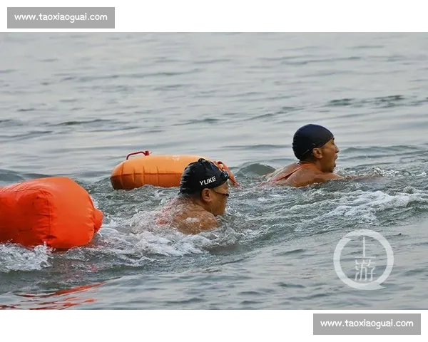 东营 62 泳士劈波刘公岛 五千米横渡展体育精神 东营 62 泳士劈波刘公岛 五千米横渡展体育精神